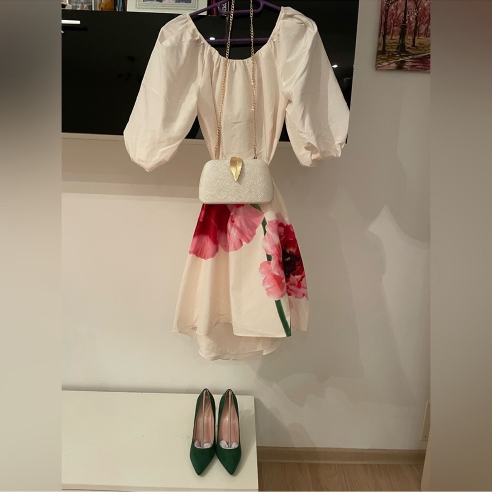 NWT Floral Puff Sleeve Cutout Mini Dress - Picture 5 of 6